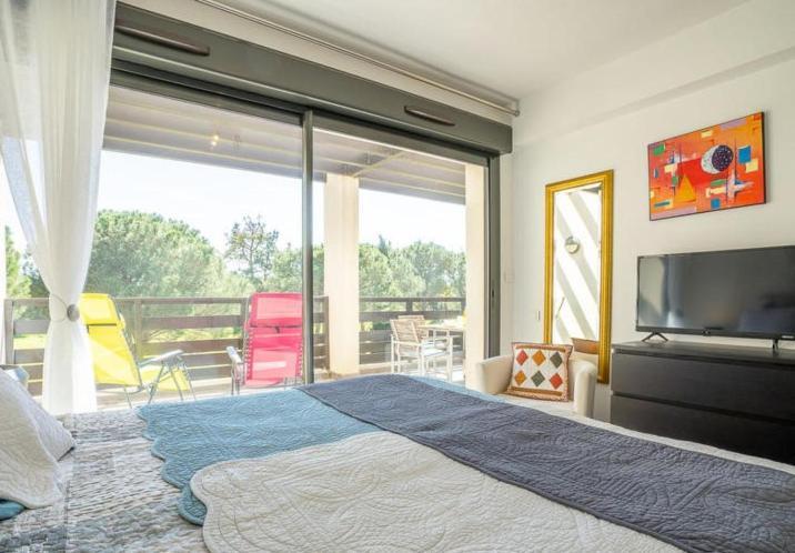 Vert Paradis - Vue Apaisante Sur Golf, Pins Parasols, 2E Etage - 80 M2 Dont Terrasse Avec Pergola, 2 Chambres, 3Et Iles, 3 Clim, Wifi - Piscine, Parking Et Park A Velos, Ascenseur - En Option Linge, Menage - Pistes Cyclables, Mer A Proximite Saint-Cyprien Kültér fotó